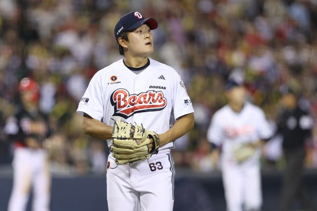 올 시즌 KBO리그의 불펜 불안이 지속되고 있다.&nbsp;LG 유영찬, 한화 김서현, 두산 김택연(사진) 등 대표 마무리투수들의 이탈도 한 요인이다. 뉴시스