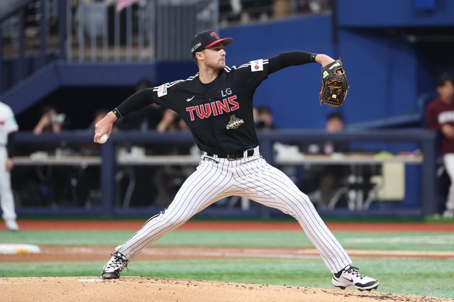 LG 앤더스 톨허스트가 5일 고척스카이돔서 열린 ‘2026 신한 SOL KBO리그’ 키움과 원정경기에 선발등판해 힘차게 투구하고 있다. 사진제공｜LG 트윈스