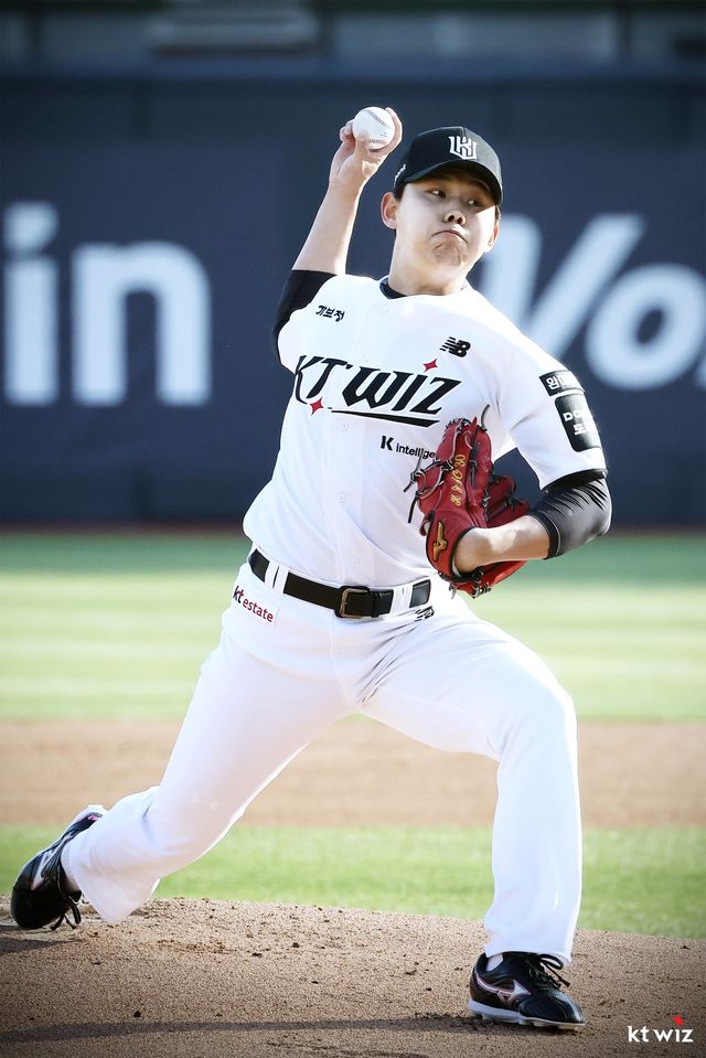 KT 소형준이 4일 수원KT위즈파크서 열린 삼성전서 역투하고 있다. 사진제공｜KT 위즈