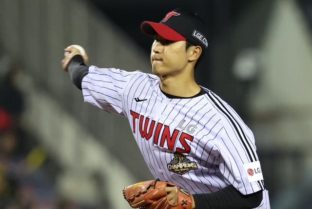 LG 우강훈은 5일 고척스카이돔서 열린 키움과 원정경기서 휴식하기 위해 등판하지 않는다. 뉴시스