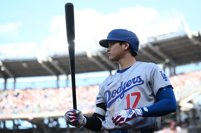 다저스 오타니 쇼헤이가 5일(한국시간) 내셔널스파크서 열린 워싱턴전서 타격을 준비하고 있다. 워싱턴DC｜AP뉴시스