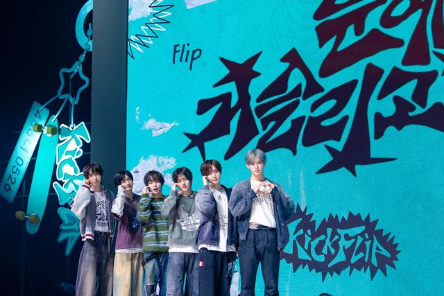 ‘청업일치’의 표본이 돌아왔다. 청업일치(淸業一致)는 ‘청량함을 업으로 삼는’ 킥플립을 두고 조각된 신조어다. 사진제공|JYP엔터테인먼트