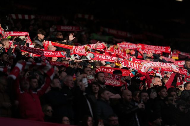 글로벌 스포츠 매체 디 애슬레틱은 6일(한국시간) “리버풀 서포터즈 연합 ‘스피릿 오브 샹클리(SOS)’는 구단이 발표한 향후 3년간 물가 연동 티켓 가격 인상 계획에 반발해 안필드 경기장 안팎에서 시위를 벌이려 한다”고&nbsp;보도했다. 리버풀｜AP뉴시스