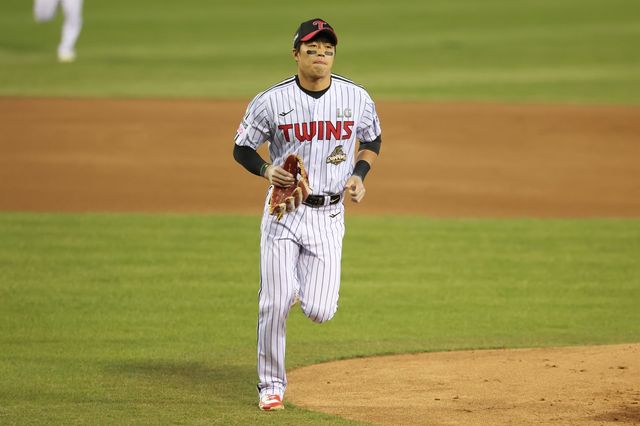 LG 천성호(사진)는 시즌 초반 화끈한 타격감을 자랑하며 문보경이 빠진 3루를 잘 채워주고 있다. 사진제공｜LG 트윈스