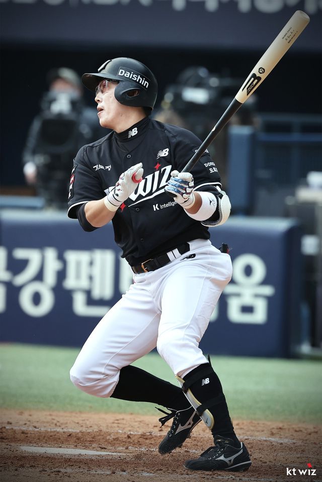 KT 허경민이 지난달 28일 잠실구장서 열린 LG전서 타격하고 있다. 사진제공｜KT 위즈