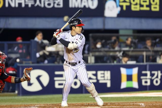 LG 구본혁은 시즌 초반 타격 부진에도 안정적인 수비로 라인업에 활력을 불어넣고 있다. 사진제공｜LG 트윈스