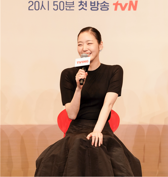 김고은이 시즌3를 맞이한 TVING 오리지널 시리즈 유미의 세포들 제작발표회 현장에 참석했다. 사진제공 | 티빙