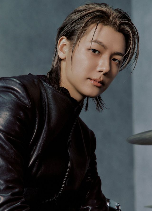 개정증보판까지 내는 ‘작가돌’의 위엄. 장르도 에세이, 화보집도 아닌 단상집이다. 씨엔블루의 강민혁이다. 사진제공|FNC엔터테인먼트