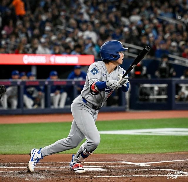 다저스 김혜성은 8일(한국시간) 캐나다 온타리오주 토론토 로저스센터서 열린 2026 메이저리그(MLB) 토론토와 원정경기서 3회초 우중간을 가르는 2루타를 때려내고 있다. 사진출처｜LA 다저스 공식 SNS