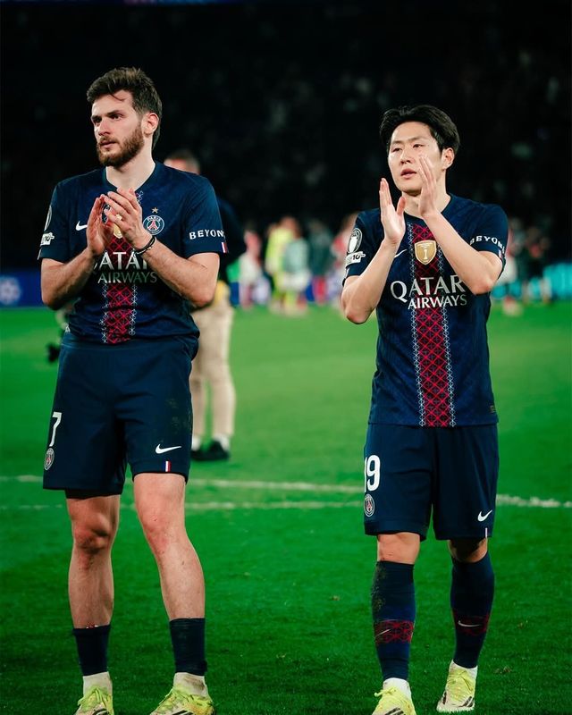 이강인(오른쪽)은 리버풀과 UCL 8강 1차전 홈경기에 후반 교체 출전해 12분만 뛰고도 존재감을 뽐냈다. 그러나 적은 출전시간은 그를 고민스럽게 만든다. 사진출처｜PSG 페이스북