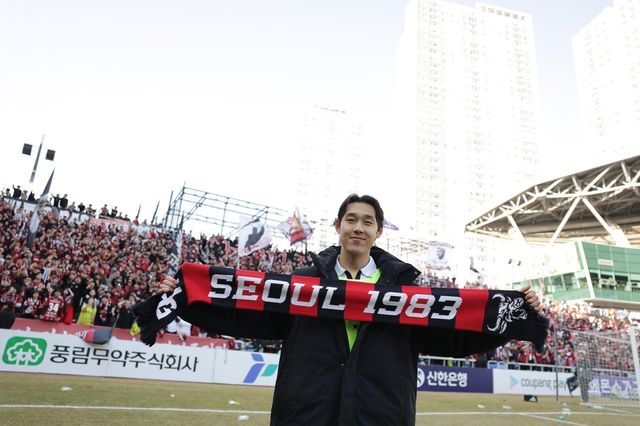 서울과 전북이 11일 서울월드컵경기장서 올 시즌 첫 맞대결을 펼친다. 지난 시즌까지 전북서 서울 킬러로 활약하다 올 시즌 서울로 이적한 송민규의 활약 여부에 승패가 갈릴 것으로 보인다. 사진제공│한국프로축구연맹