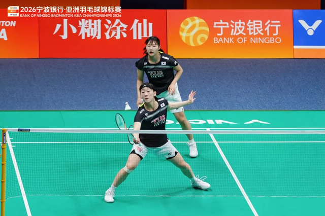 이소희(앞)-백하나가 9일 중국 닝보의 올림픽스포츠센터에서 벌어진 프라타위-라마단티와 아시아개인선수권 여자복식 16강서 0-2로 져 이변의 희생양이 됐다. 사진제공│아시아배드민턴연맹