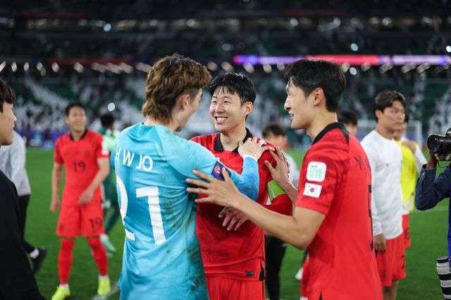 한국은 10일 사우디아라비아서 열린&nbsp;2027 AFC 아시안컵 조 추첨서 베트남, UAE, 대회 최종예선 조별리그 B조 1위와 E조에 편성됐다.목표는&nbsp;67년 만의 우승이다. 사진제공│대한축구협회
