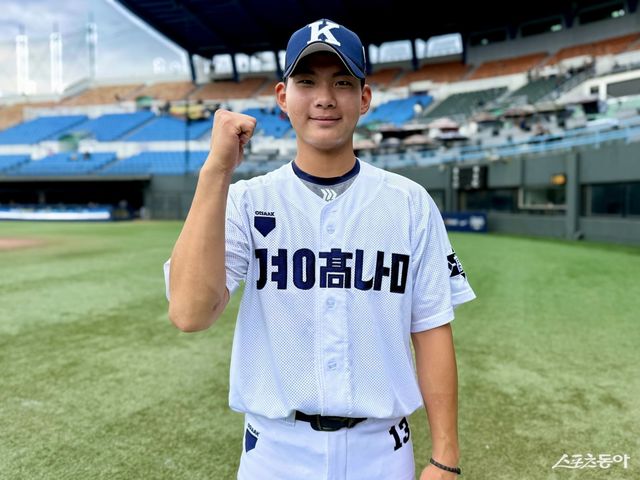 경남고 이태수가 11일 목동구장서 열린 제80회 황금사자기 전국고교야구대회 겸 주말리그 왕중왕전 16강전서 유신고를 꺾은 뒤 스포츠동아와 인터뷰하고 있다. 목동｜김현세 기자 kkachi@donga.com