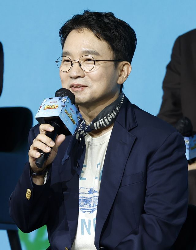 [서울=뉴시스] 김혜진 기자 = 유인식 감독이 12일 오후 서울 종로구 JW 메리어트 동대문 스퀘어 서울에서 열린 넷플릭스 ‘원더풀스’ 제작발표회에서 인사말을 하고 있다. 2026.05.12. jini@newsis.com