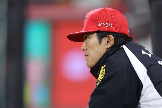 KIA 이의리(사진)는 볼 투구에 대한 강박에 빠져 제구 난조를 보이고 있다. 이범호 감독은 이를 극복하기 위해 노래를 부르는 방법을 제안했다. 사진제공｜KIA 타이거즈