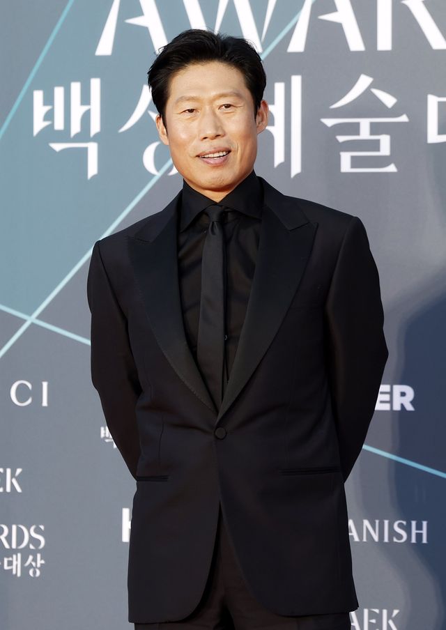 [서울=뉴시스] 김혜진 기자 = 배우 유해진이 8일 오후 서울 강남구 코엑스에서 열린 제62회 백상예술대상에서 레드카펫을 밟고 있다. 2026.05.08. jini@newsis.com