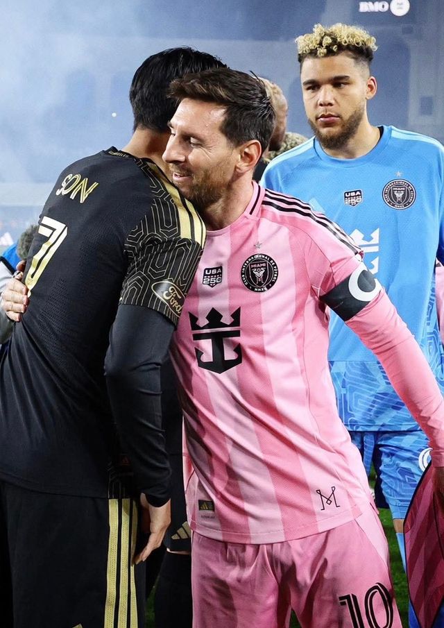 LAFC 손흥민(왼쪽)이 이번 시즌 인터 마이애미의 리오넬 메시에 이은 이번 시즌 MLS 연봉 2위로 나타났다. 사진출처｜MLS 페이스북