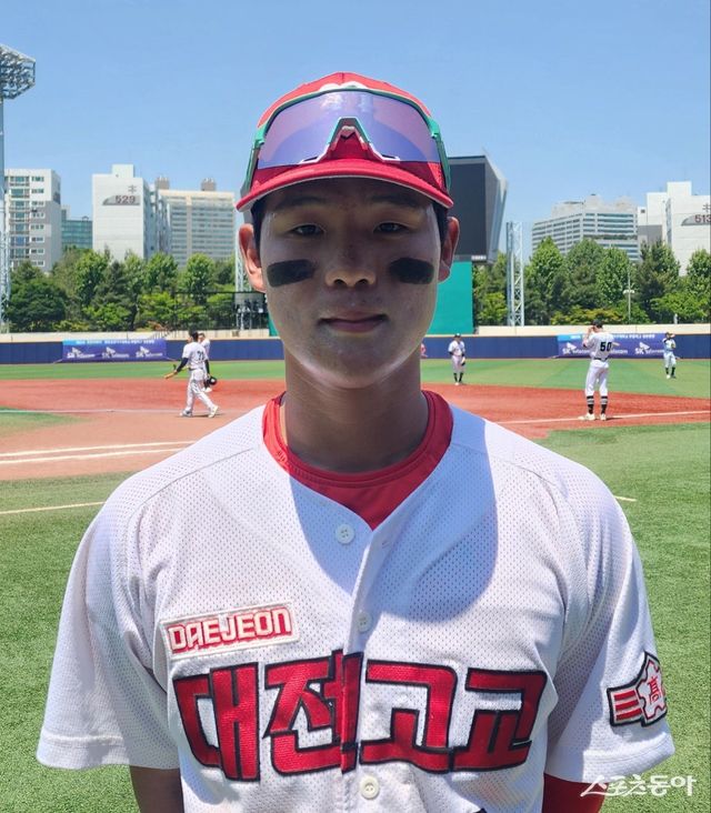 대전고 오라온이 14일 목동구장서 열린 강릉고와 제80회 황금사자기 전국고교야구대회 겸 주말리그 왕중왕전 준결승을 마무리한 뒤 인터뷰하고 있다. 목동｜박정현 기자