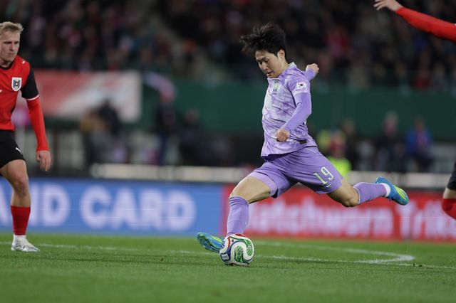2026북중미월드컵 최종 엔트리를 공개한 축구대표팀이 18일 사전훈련캠프가 마련될 미국 솔트레이크시티로 향하는 가운데 최대 고민거리는 이강인 등 일부 유럽파의 지각 합류다. 사진제공｜대한축구협회