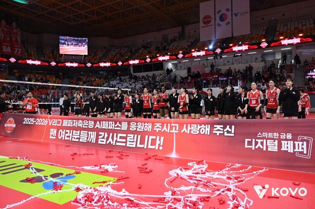 SOOP가 V리그 여자부 페퍼저축은행 인수에 나서기로 했다. 곧 페퍼저축은행과 양도양수계약서를 작성한 뒤, KOVO 이사회서 신규 가입 승인을 받을 예정이다.