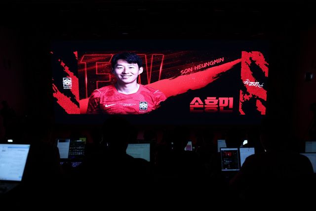 축구국가대표팀 주장 손흥민이 16일 진행된 북중미월드컵 최종 명단 발표식에서 호명되고 있다. 사진제공｜대한축구협회