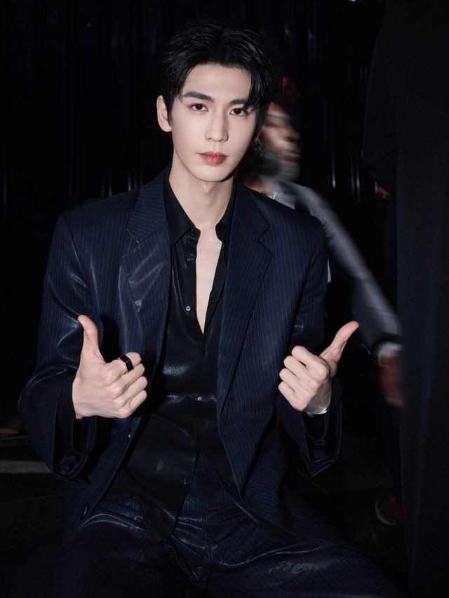 장릉혁은 글로벌 OTT 넷플릭스를 통해 국내에도 공개된 ‘축옥:옥을 찾아서’의 히어로. 중국 드라마(중드)로선 이례적으로 넷플릭스가 발표하는 ‘오늘, 대한민국의 톱10 시리즈’에 진입할 만큼 ‘21세기 중드 대표작’으로 첫손 꼽히고 있다. 사진|장릉혁 SNS 캡처