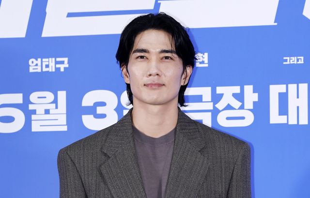 [서울=뉴시스] 김혜진 기자 = 배우 엄태구가 18일 오후 서울 송파구 롯데시네마 월드타워에서 열린 영화 ‘와일드씽’ 언론시사회에서 포즈를 취하고 있다. 2026.05.18. jini@newsis.com