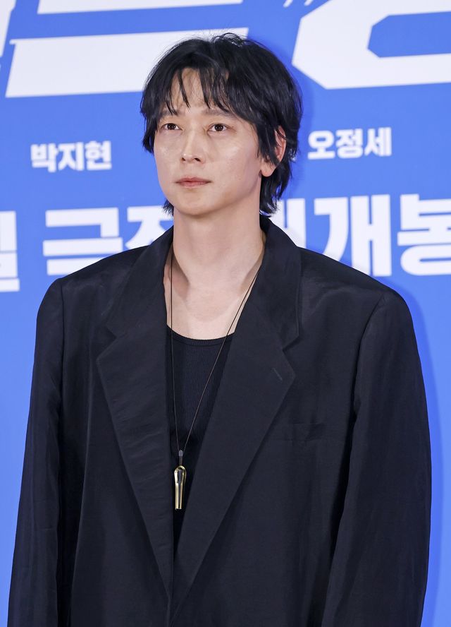 [서울=뉴시스] 김혜진 기자 = 배우 강동원이 18일 오후 서울 송파구 롯데시네마 월드타워에서 열린 영화 ‘와일드씽’ 언론시사회에서 포즈를 취하고 있다. 2026.05.18. jini@newsis.com