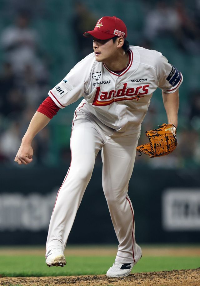 SSG 조병현은 19, 20일 고척 키움전에서 모두 끝내기타를 맞고 패전투수가 되는 아픔을 겪었지만, 이숭용 감독은 조금도 걱정하지 않는다. 뉴시스