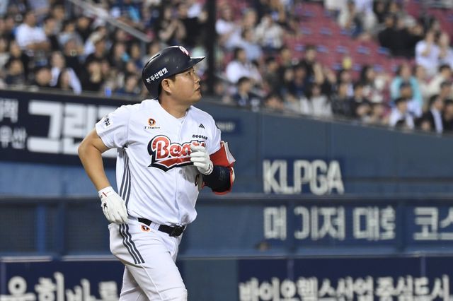 19일 잠실&nbsp;NC전서&nbsp;역대 KBO&nbsp;최고령 2000안타를 달성한&nbsp;두산&nbsp;양의지는 지금에 만족하지 않고 더 많은 기록을 달성하겠다고 다짐했다. 사진제공ㅣ두산 베어스