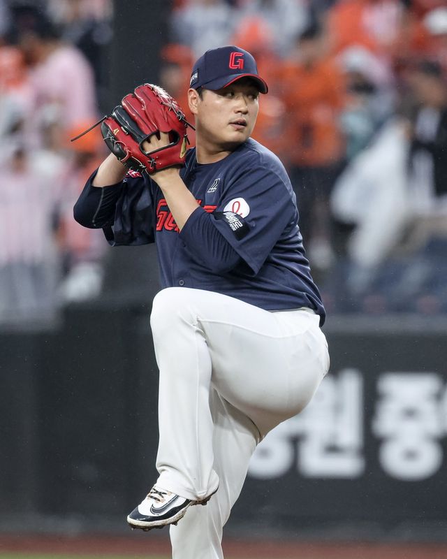 롯데 나균안이 21일 대전한화생명볼파크서 열린 2026 KBO리그 한화전에 선발등판해 힘차게 공을 던지고 있다. 사진제공｜롯데 자이언츠