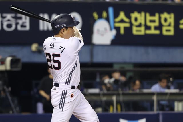 19일 잠실&nbsp;NC전서&nbsp;역대 KBO&nbsp;최고령 2000안타를 달성한&nbsp;두산&nbsp;양의지는 지금에 만족하지 않고 더 많은 기록을 달성하겠다고 다짐했다. 사진제공ㅣ두산 베어스