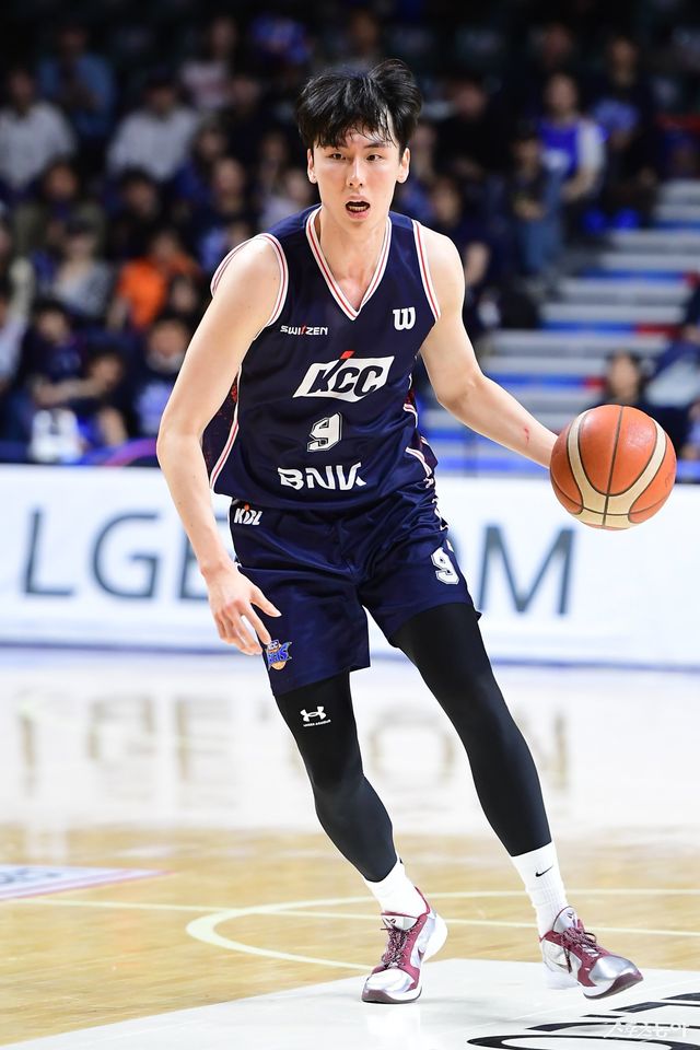 KCC 포워드 송교창이 해외 진출을 선언했다. 사진제공ㅣKBL