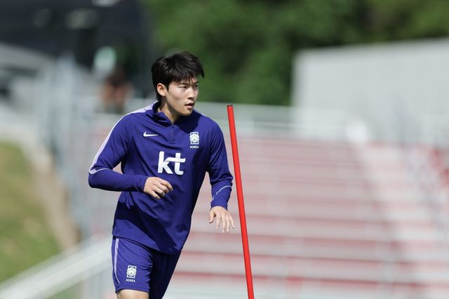 축구국가대표팀 미드필더 배준호가 21일(한국시간) 유트사커필드서 훈련하고 있다. 사진제공｜대한축구협회