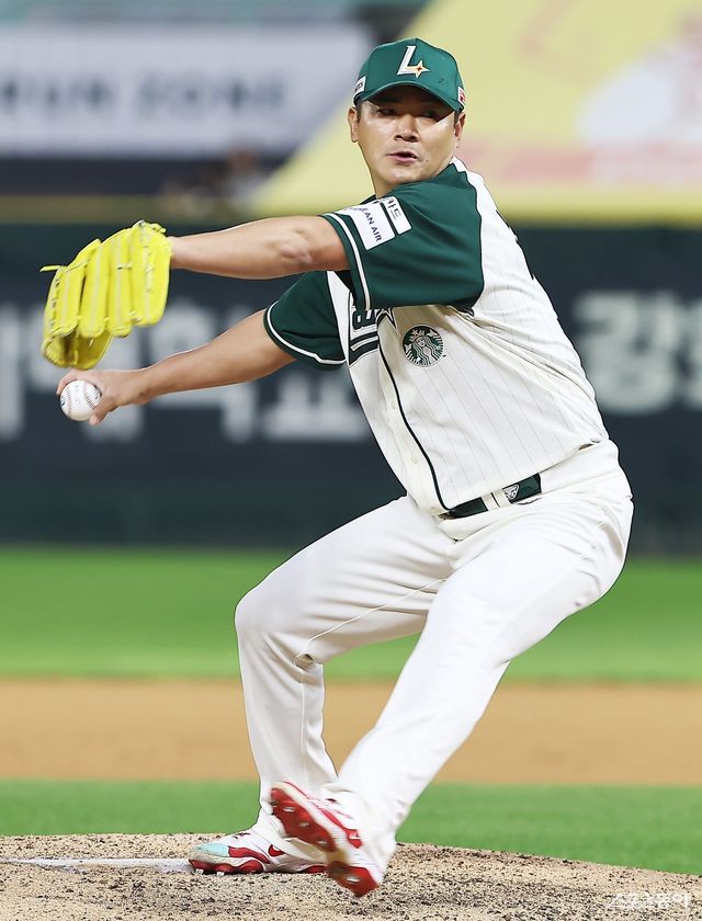 SSG 노경은이 1일 인천SSG랜더스필드서 열린 롯데전서 역투하고 있다. 사진제공｜SSG 랜더스