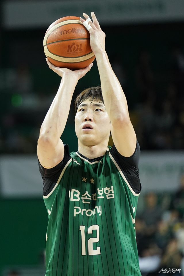 FA 정효근이 DB에 잔류한다. 사진제공｜KBL