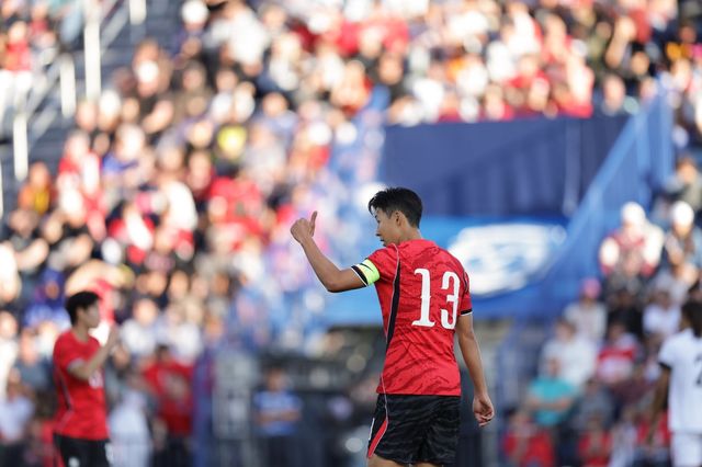 축구국가대표팀 주장 손흥민이 31일(한국시간) 미국 유타주 브리검영대 사우스필드서 열린 트리니다드토바고와 평가전 도중 엄지를 치켜세우고 있다. 사진제공｜대한축구협회