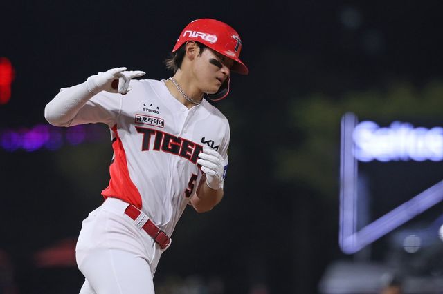 올&nbsp;시즌&nbsp;KIA 김도영의 홈런 페이스는 50홈런 고지를 밟은&nbsp;2015년 박병호, 2025년 르윈 디아즈보다 빠르다. 뉴시스