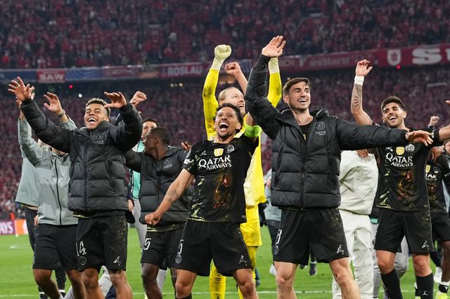 PSG 선수들이 7일(한국시간) 알리안츠 아레나서 열린 UCL 준결승 2차전서 결승 진출을 확정한 뒤 기뻐하고 있다. 뮌헨｜AP뉴시스