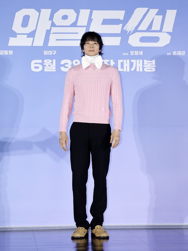 [서울=뉴시스] 김혜진 기자 = 배우 강동원이 7일 오전 서울 광진구 롯데시네마 건대입구에서 열린 영화 ‘와일드 씽’ 제작보고회에서 포즈를 취하고 있다. 2026.05.07. jini@newsis.com