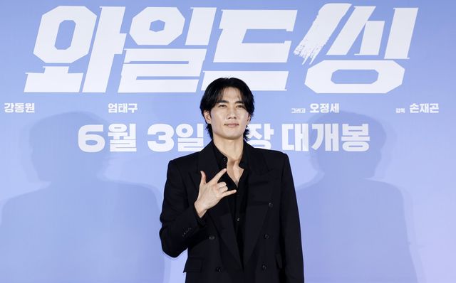 [서울=뉴시스] 김혜진 기자 = 배우 엄태구가 7일 오전 서울 광진구 롯데시네마 건대입구에서 열린 영화 ‘와일드 씽’ 제작보고회에서 포즈를 취하고 있다. 2026.05.07. jini@newsis.com