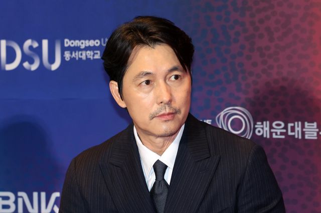 [부산=뉴시스] 박진희 기자 = 정우성 배우가 18일 부산 해운대구 시그니엘 그랜드 볼룸에서 열린 제34회 부일영화상 시상식에 참석하고 있다. 2025.09.18. pak7130@newsis.com