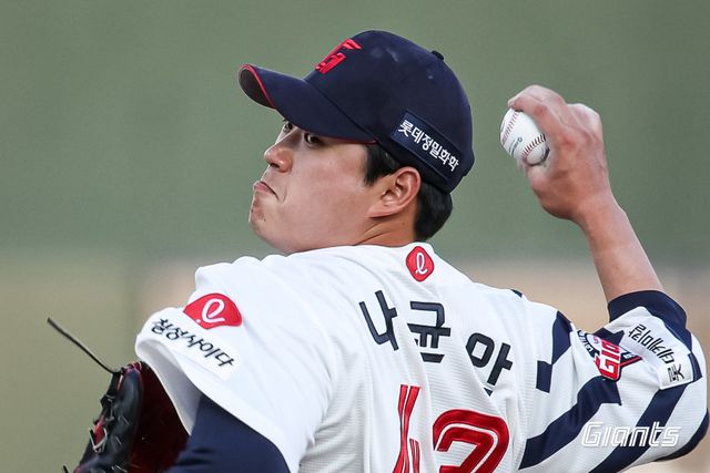 롯데 나균안이 9일 사직 두산전서 역투하고 있다. 사진제공｜롯데 자이언츠