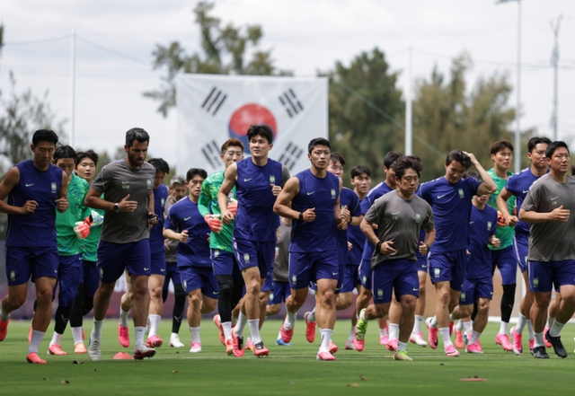외신과 해외 도박사들은 한국축구대표팀이 12일(한국시간) 멕시코 할리스코주 과달라하라 스타디움서 열릴 체코와 북중미월드컵 첫 경기서 근소한 승리를 거둘 것이라고 내다봤다. 3골 미만 저득점 양상을 점치는 시선도 많았다. 사진출처│대한축구협회