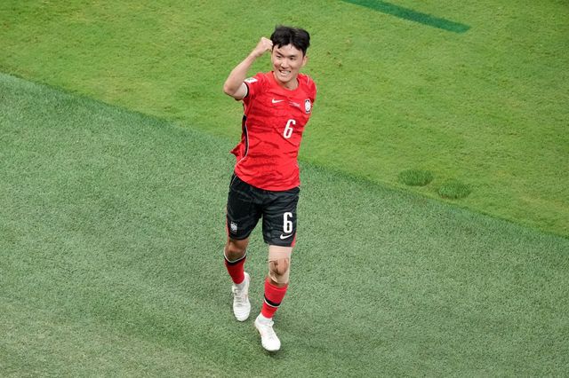 축구국가대표팀 미드필더 황인범이 12일(한국시간) 과달라하라 스타디움서 열린 체코와 북중미월드컵 조별리그 A조 1차전서 동점골을 넣은 뒤 기뻐하고 있다. 과달라하라｜뉴시스