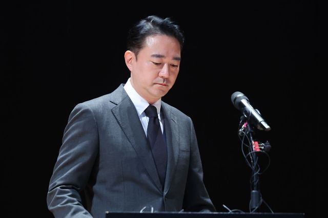 홍정도 중앙그룹 부회장이 15일 서울 상암동 중앙일보 빌딩 대강당에서 기업 회생 절차 신청 관련 입장 발표를 가졌다. 뉴시스