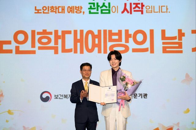 보건복지부 인구사회서비스정책실장 은성호(왼쪽), 김용빈