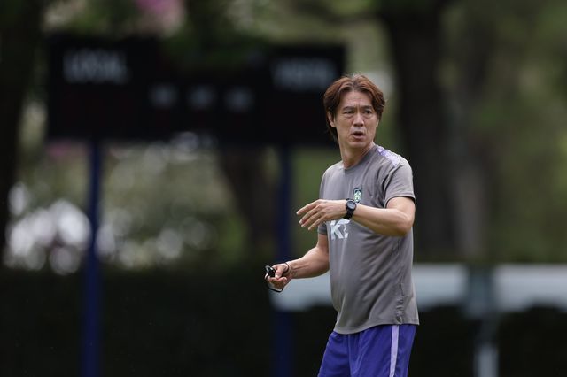 홍명보 축구국가대표팀 감독이 16일(한국시간) 멕시코 할리스코주 사포판의 치바스 베르데 바예서 열린 훈련 도중 선수들을 지도하고 있다. 사진제공｜대한축구협회