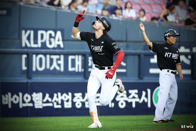 KT 샘 힐리어드(사진)은 ABS 적응에 어려움을 겪었지만, 이강철 감독의 믿음에 보답하며 서서히 반등하고 있다. 사진제공｜KT 위즈&nbsp;